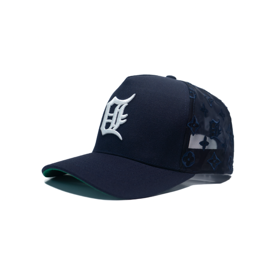 Gorra con visera azul marino y monograma de Detroit