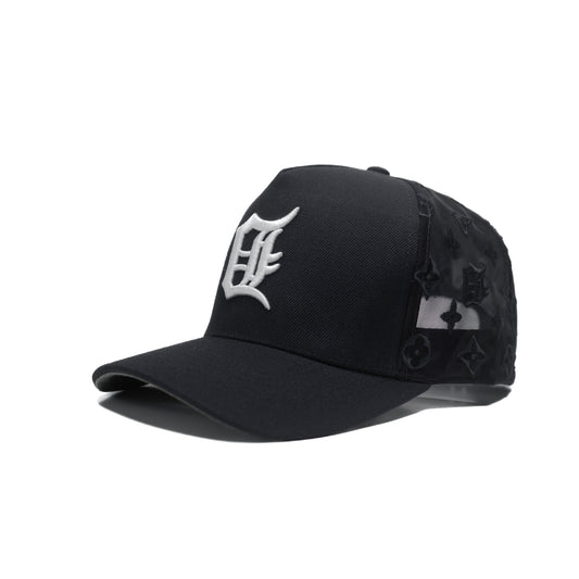 Gorra con visera negra y monograma de Detroit