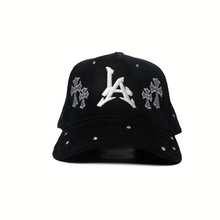 Cargar imagen en el visor de la galería, Gorra Crystal LA Cross de pana negra con cierre tipo snapback