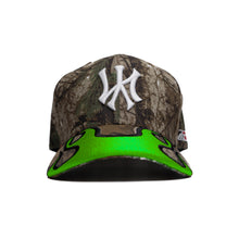 Load image into Gallery viewer, NY Camo Green Flames - Snapback