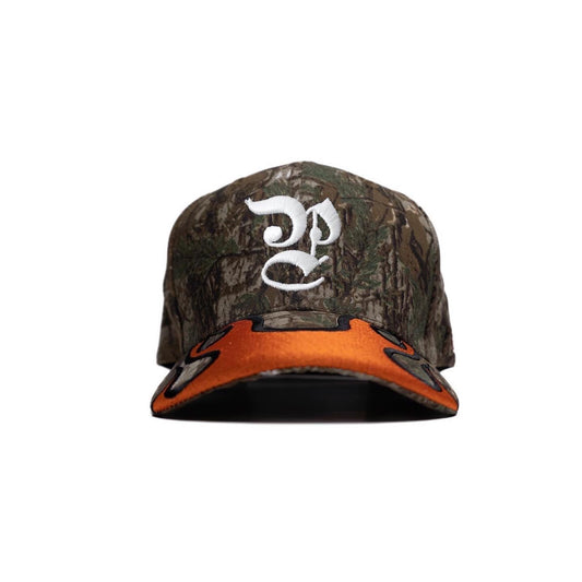 Gorra con visera P Camo Flames [PRE-ORDEN]
