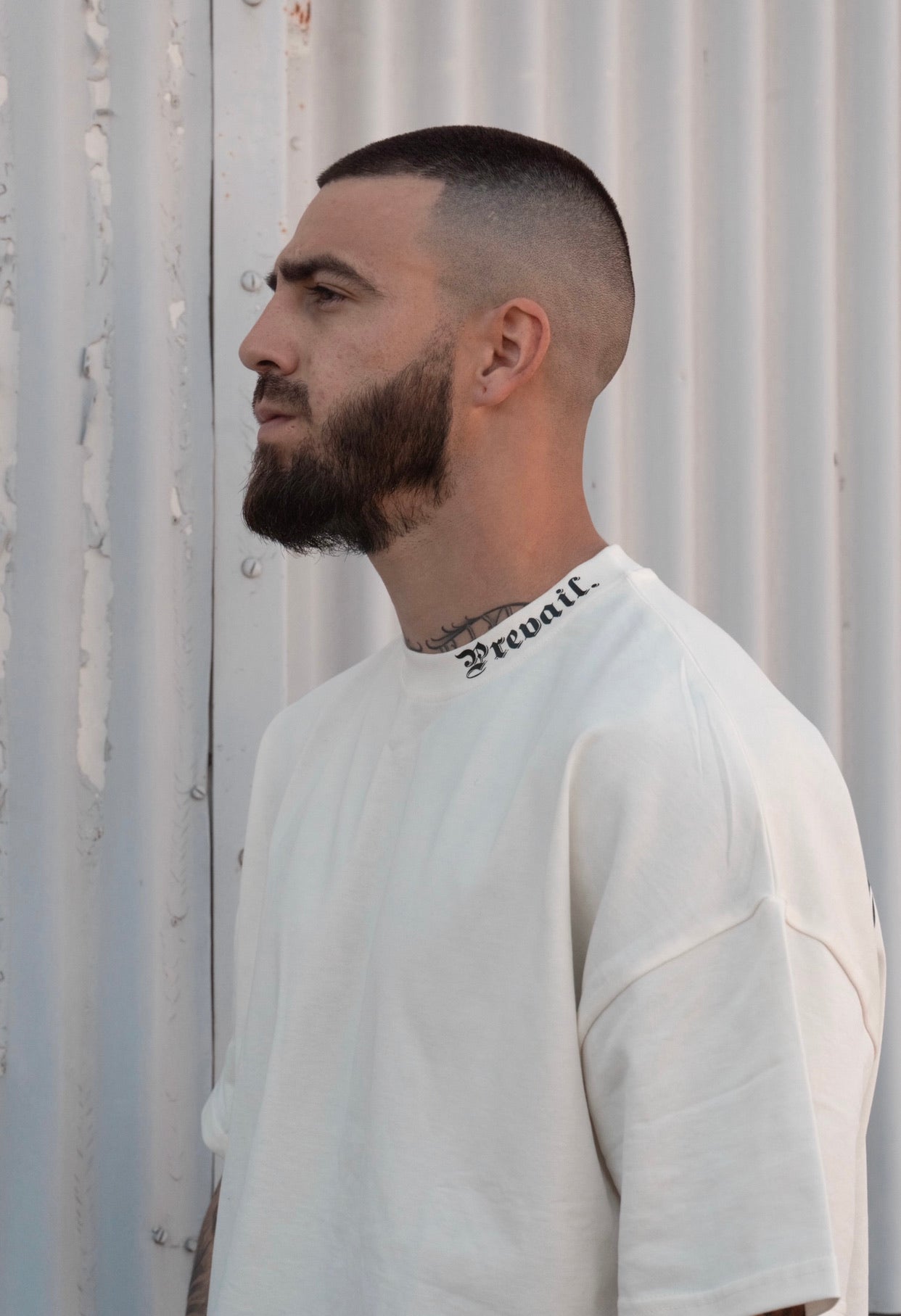 OE - CAMISETA NEGRA/CREMA